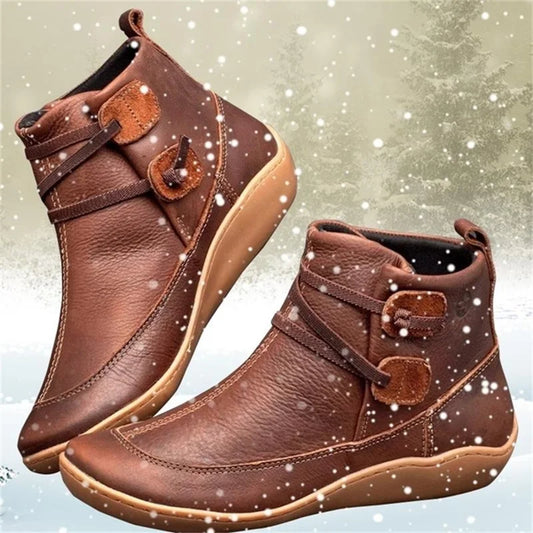 Discover the new Autumn and Winter shoe collection: British-inspired retro boots crafted from high-quality PU, waterproof and designed to keep you warm. These women's booties are a blend of style and comfort for the season.