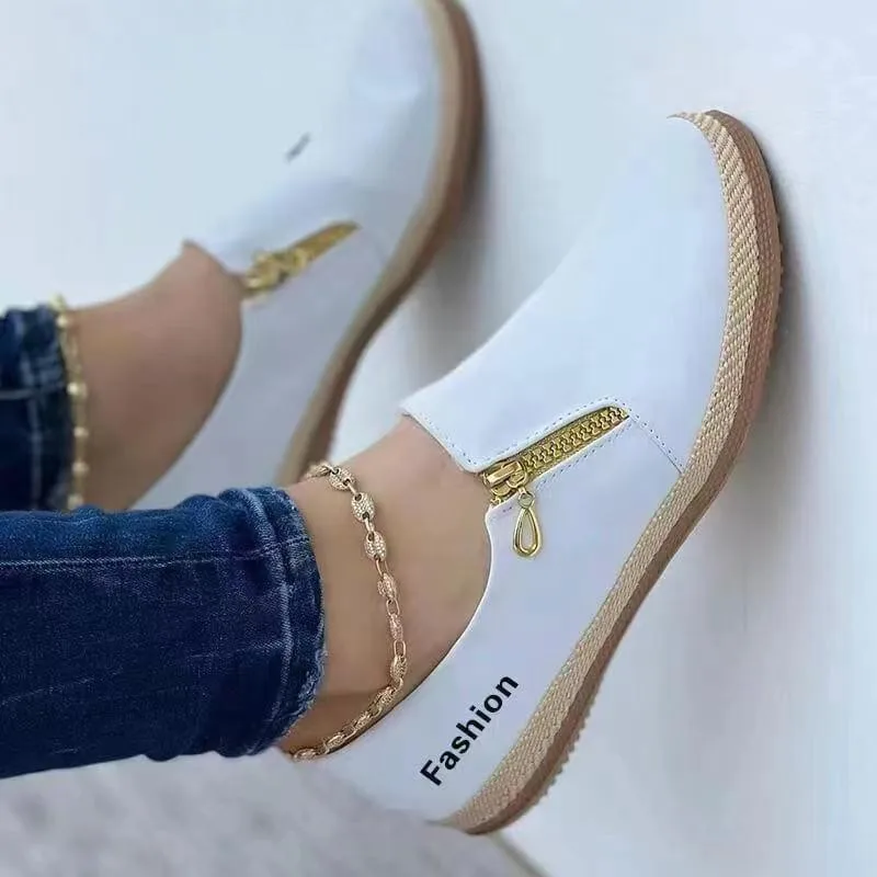 Discover the perfect blend of comfort and style with our women's casual sneakers. Available in plus sizes, these vulcanized shoes are ideal for tennis or any daily adventure. Crafted from durable canvas, they're designed to k