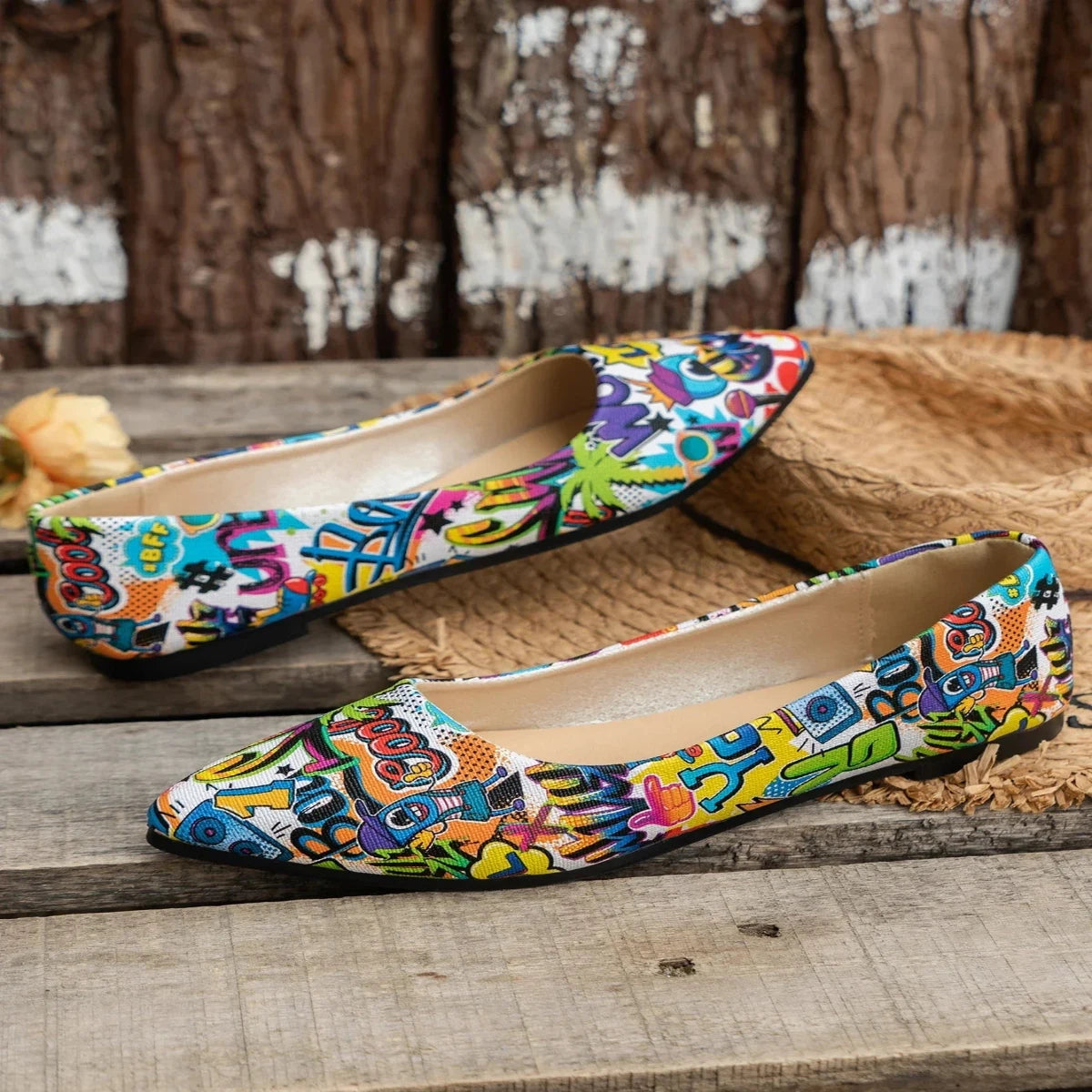 "Women's Pointed Toe Summer Flats"
Step into effortless elegance with Tye Meshun's pointed-toe ballerina flats. Lightweight, breathable, and stylish, these flats offer all-day comfort and a chic look that pairs perfectly with